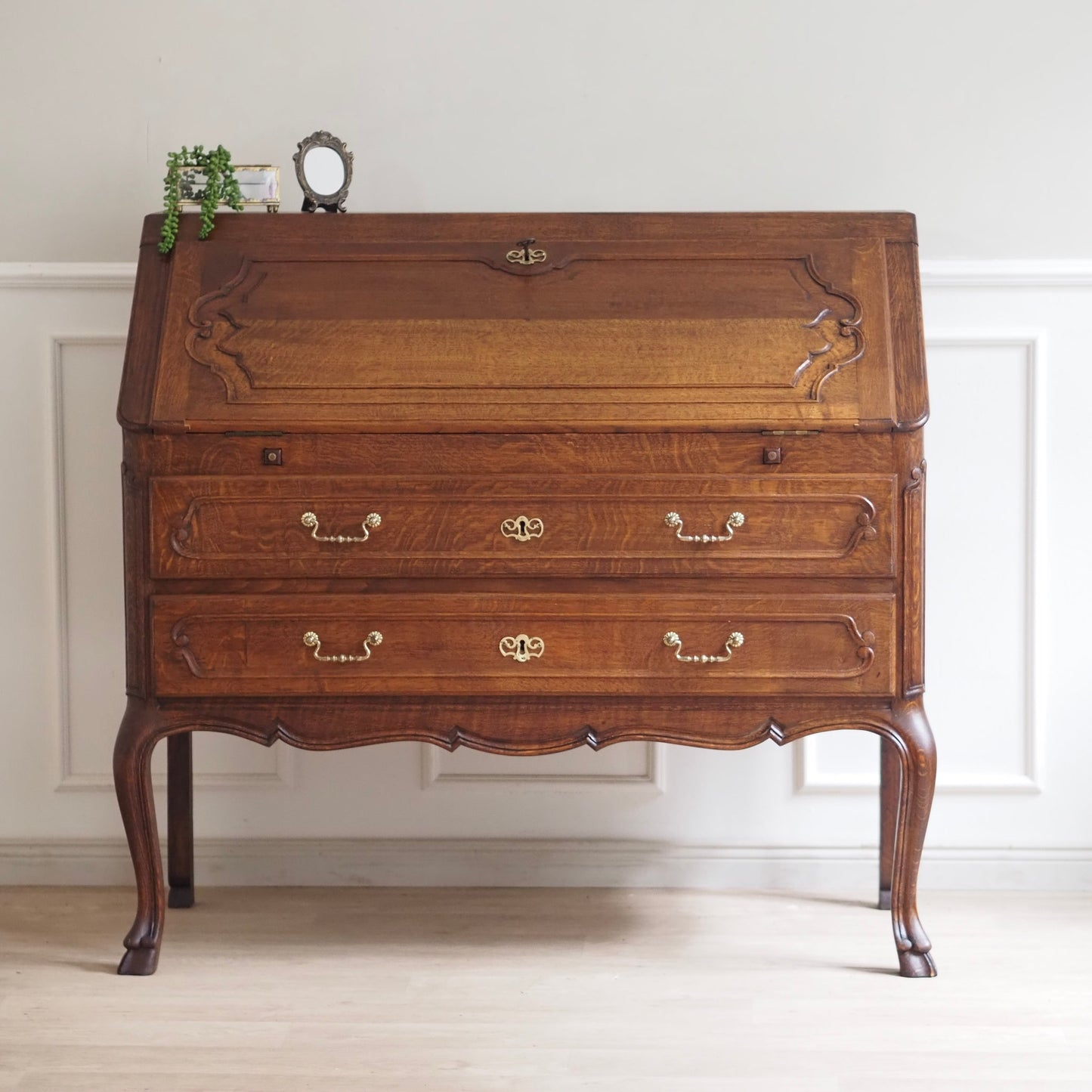 EPOCHE 1920 - Großer Sekretär im Barock-Stil aus Frankreich