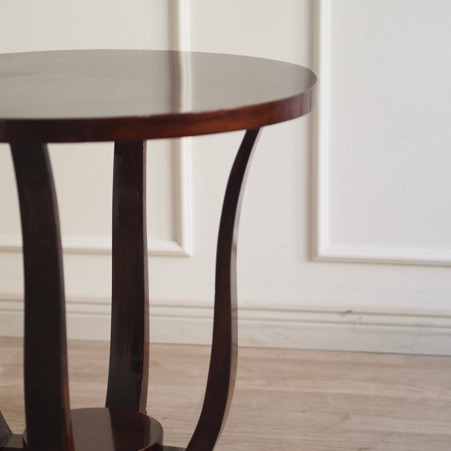 EPOCHE 1930 - Französischer Art Déco Design Beistelltisch rund mit Ablagefläche Hochglanz