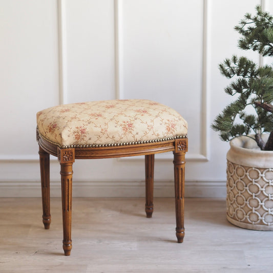 EPOCHE 1900 - Antiker Sitz,- Schminkhocker mit Blütenstoff, französischer Polsterstuhl