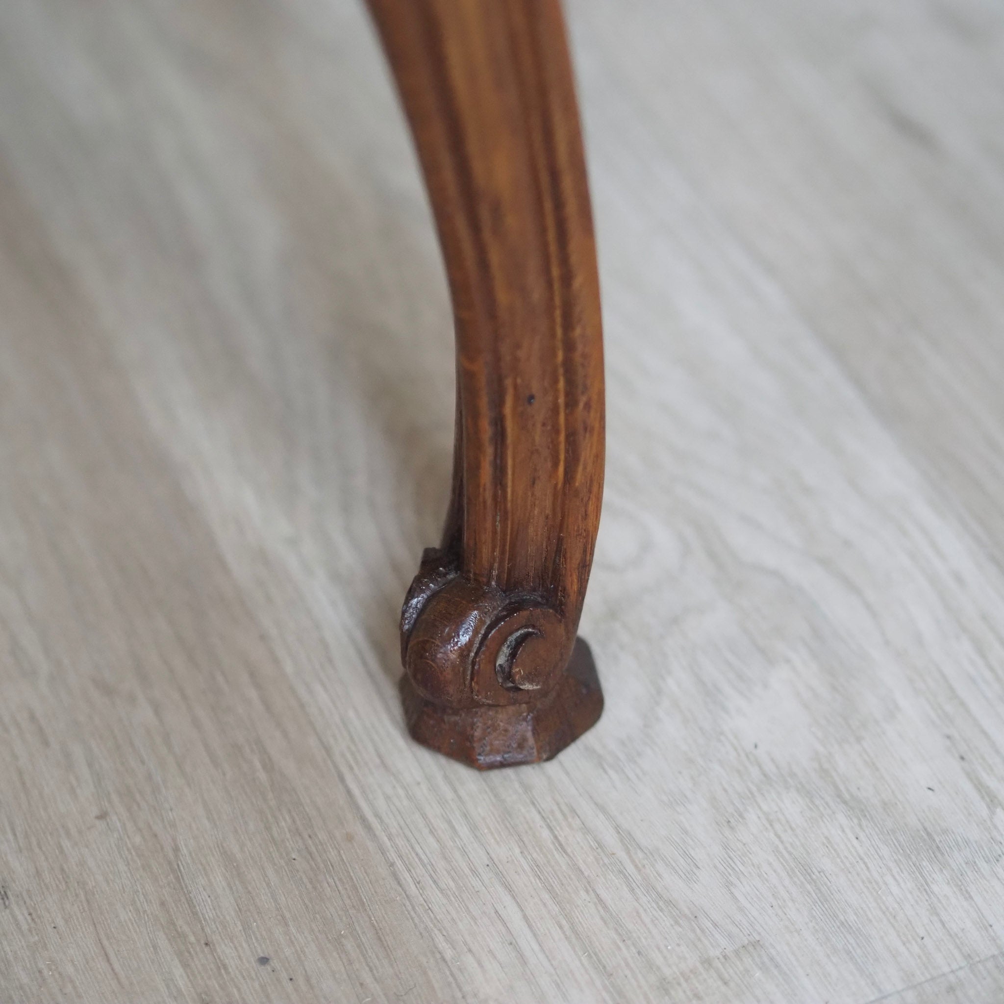 EPOCHE 1920 - Französische Vintage Nachttische - Nachtschrank Set mit Fischgrätmuster