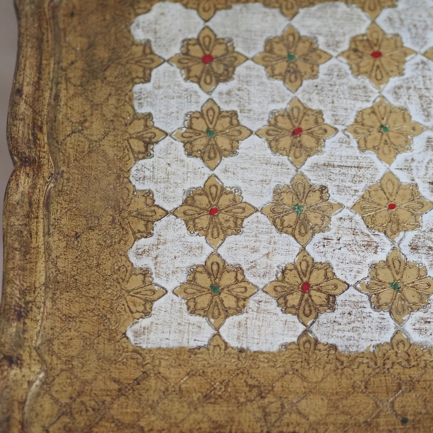 Handbemalte Italienische Vintage Satztische Florentiner Stil, Beistelltisch Set Gold