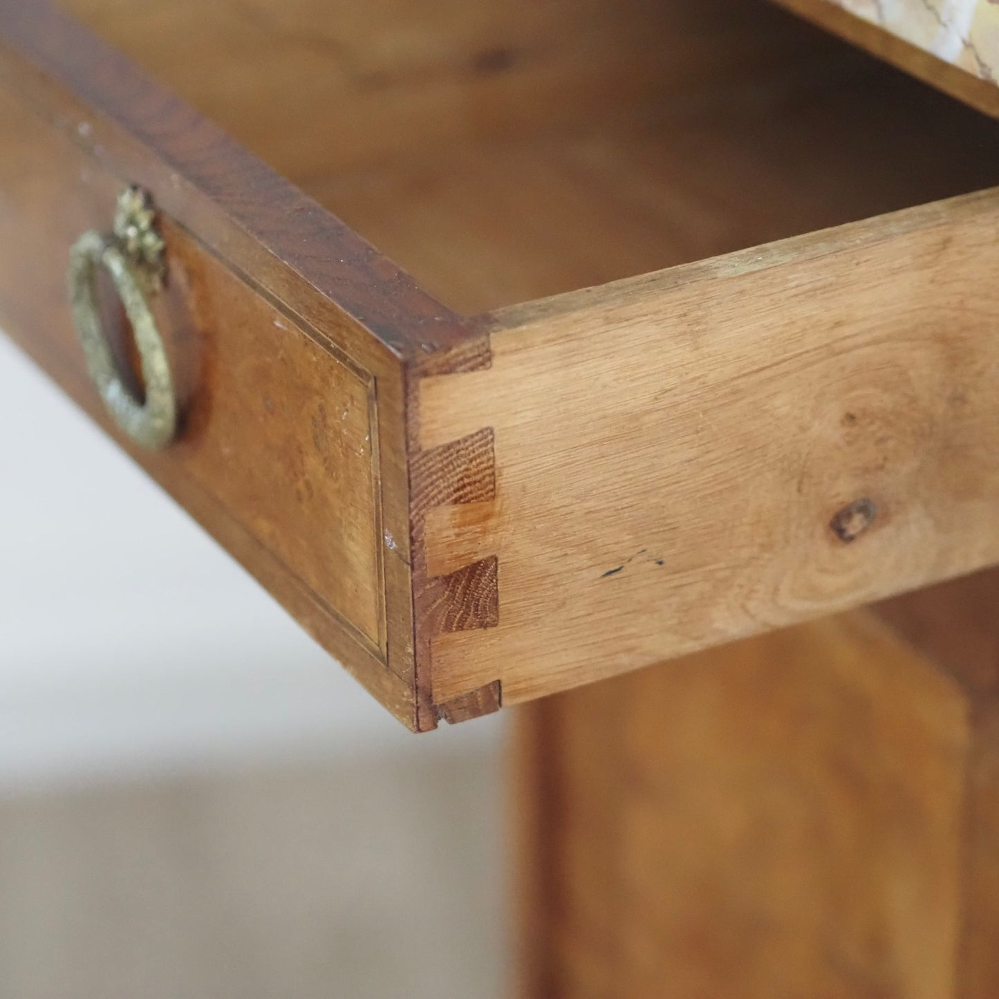 EPOCHE 1890 - Antikes Buffet mit Marmor und Spiegel, Kommode Louis Seize Stil