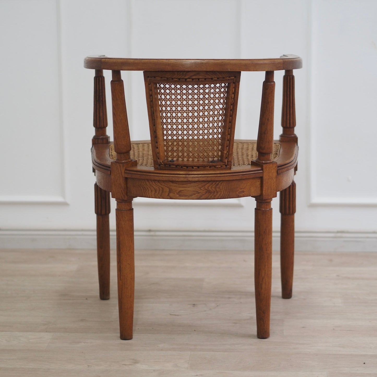 EPOCHE 1890 - Armlehnstuhl mit Wiener Geflecht, Gründerzeit Korbstuhl Herrenzimmer