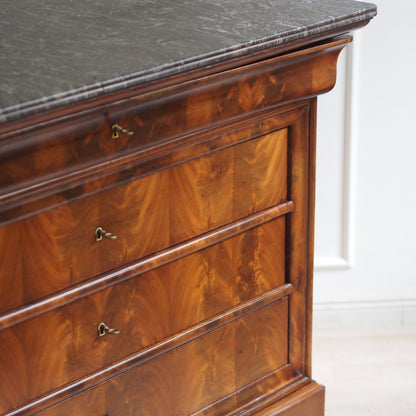 EPOCHE 1850 - Französische Kommode mit schwarzem Marmor - Louis-Philippe, Mahagoni