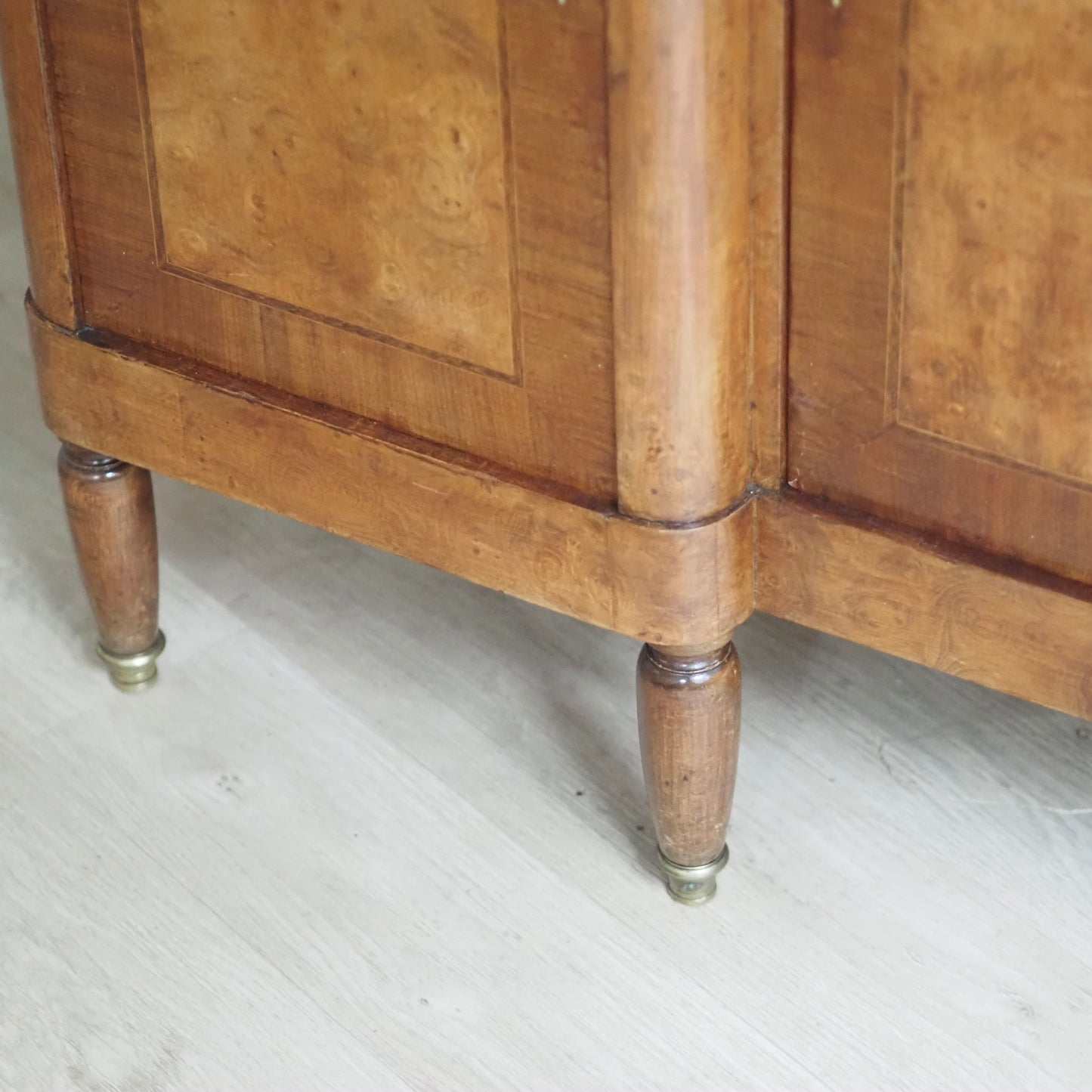 EPOCHE 1890 - Antikes Buffet mit Marmor und Spiegel, Kommode Louis Seize Stil