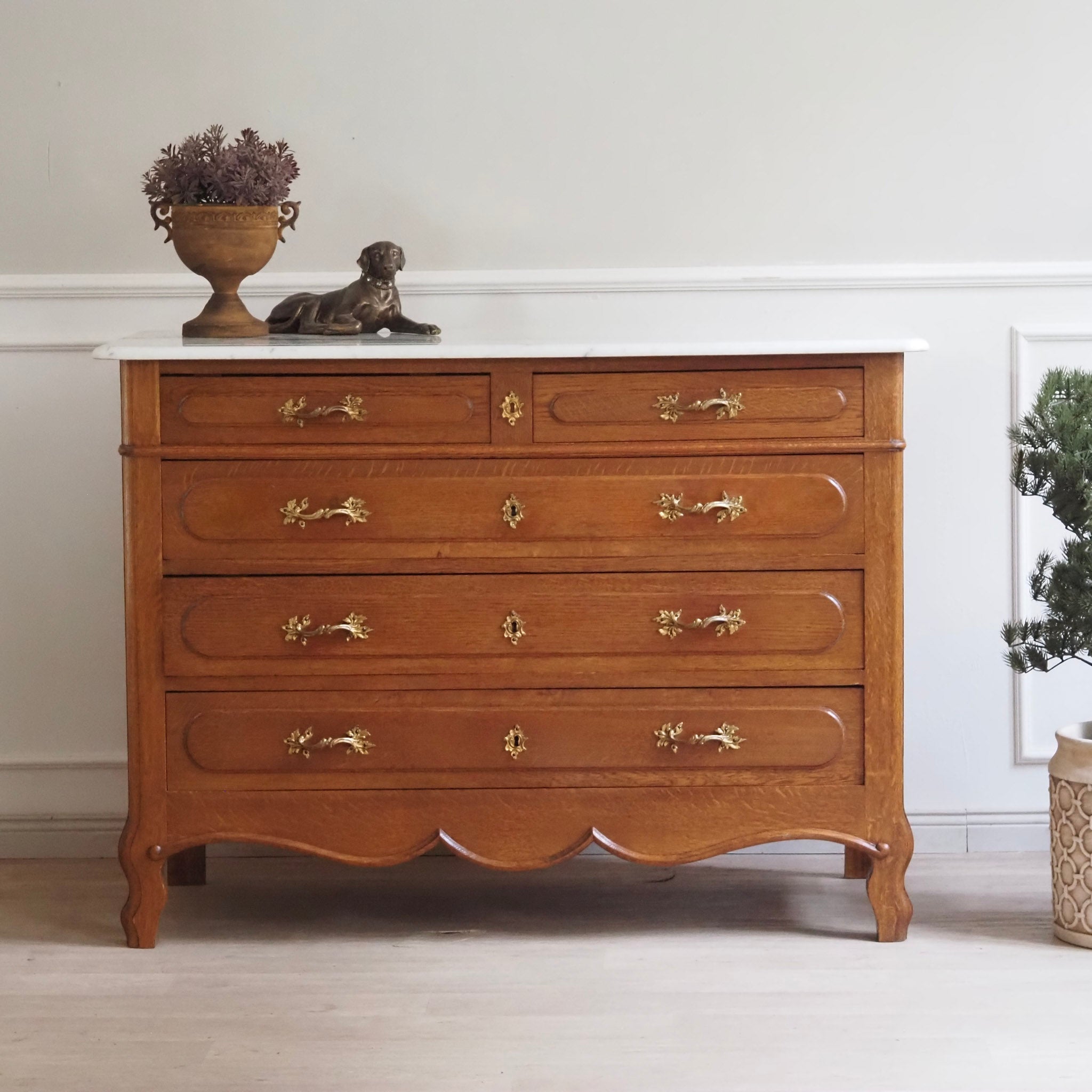 Antike französische Kommode mit Spiegelaufsatz und Marmorplatte - 20er Jahre