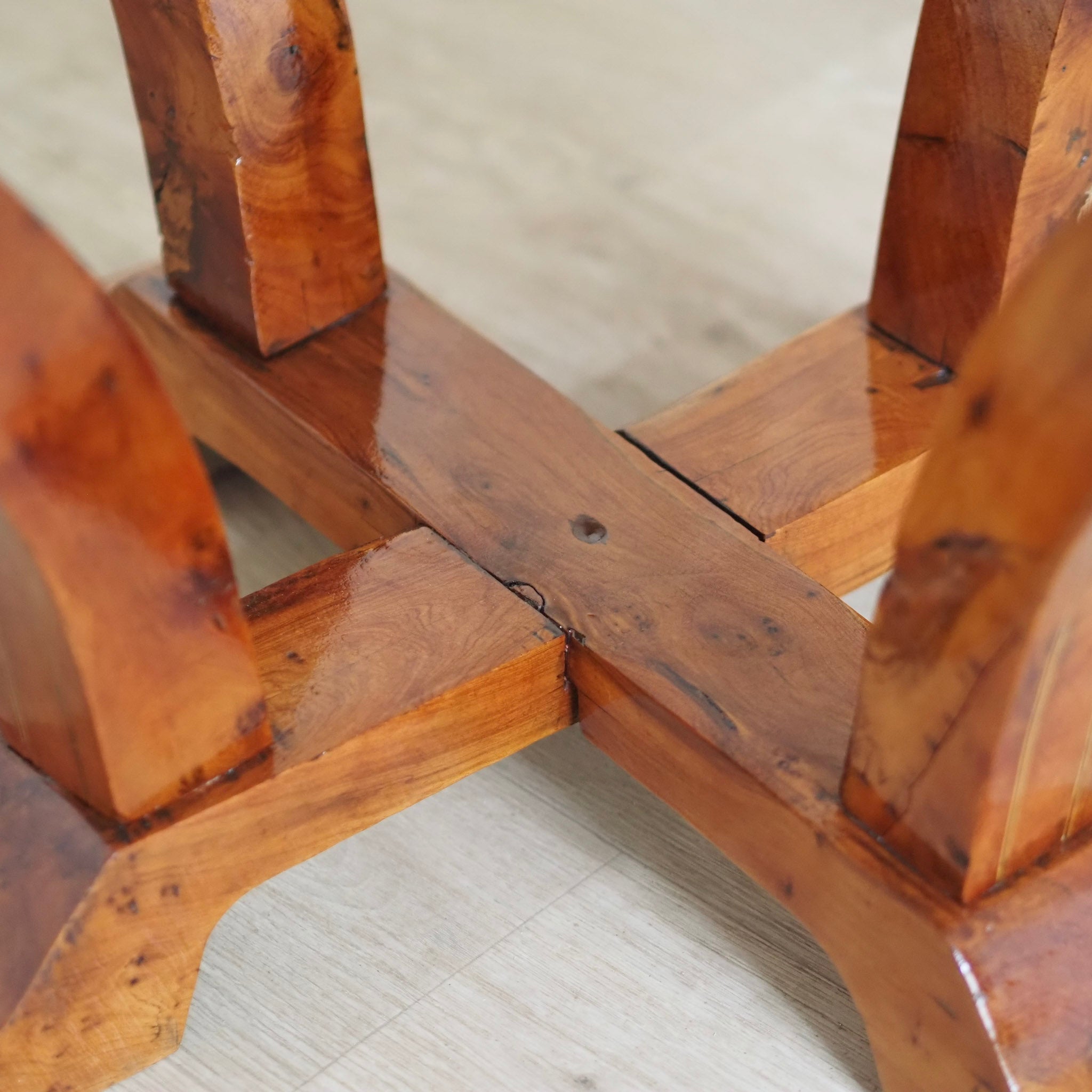 EPOCHE 1920 - Art Déco Beistelltisch mit Sternintarsie aus Frankreich