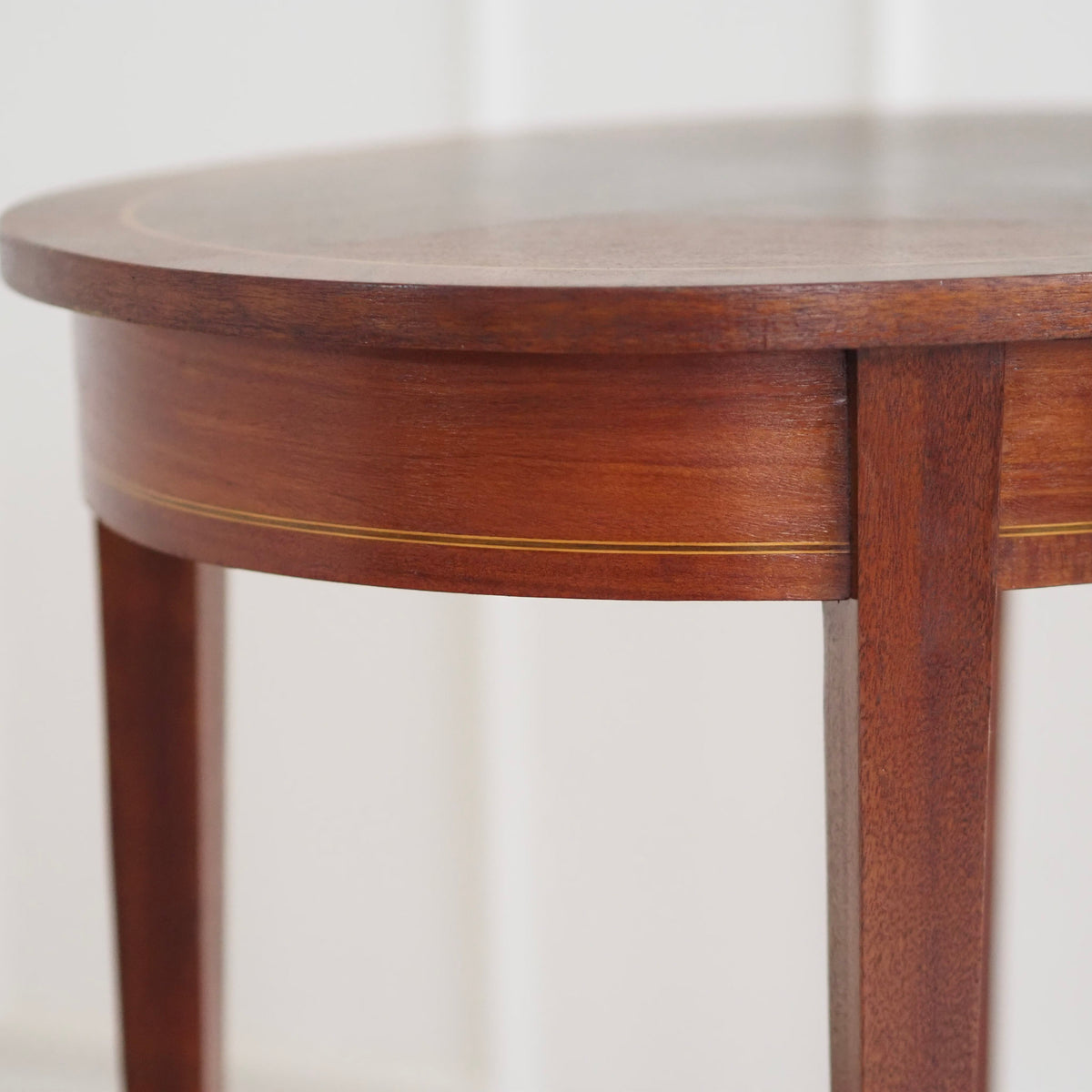 EPOCHE 1900 - Französischer Mahagoni Beistelltisch oval - Louis XVI Stil