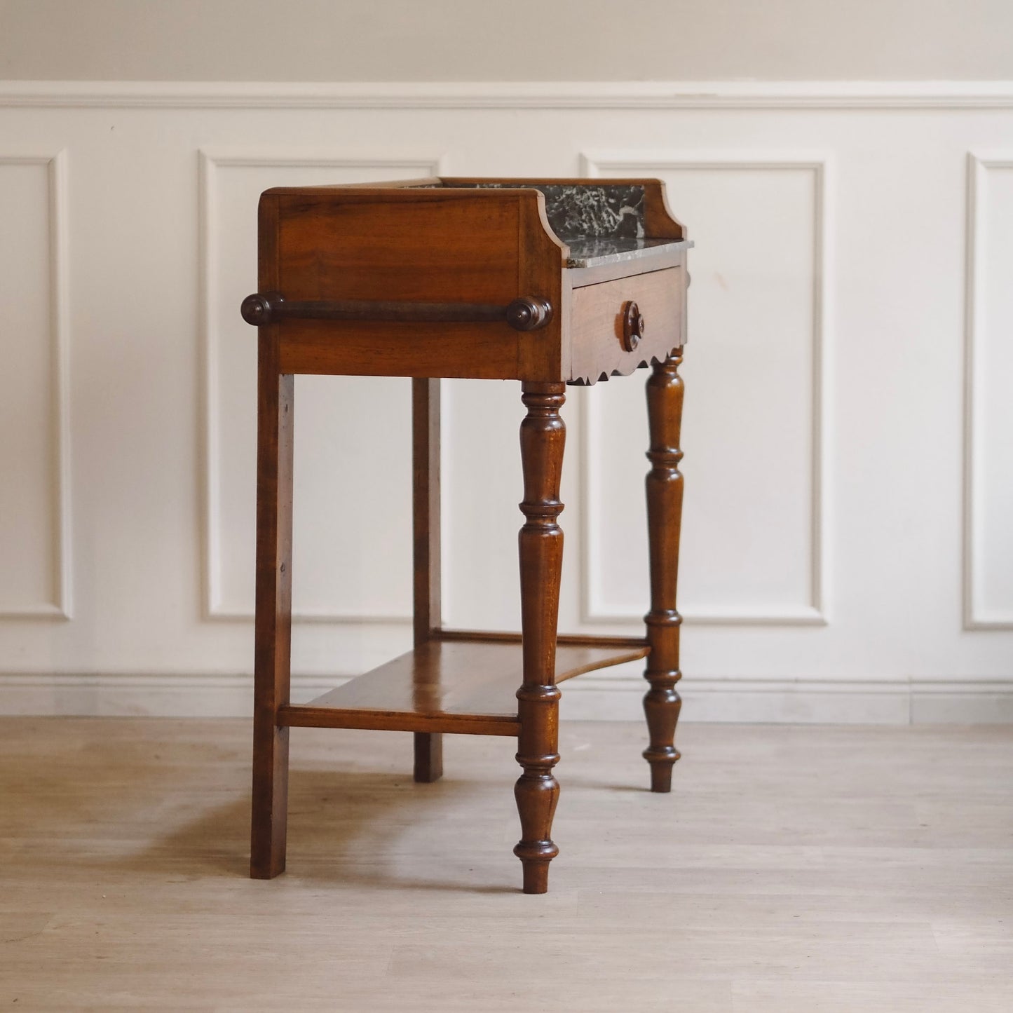 EPOCHE 1890 - Französischer Marmor-Waschtisch, Konsolentisch Louis Philippe Stil