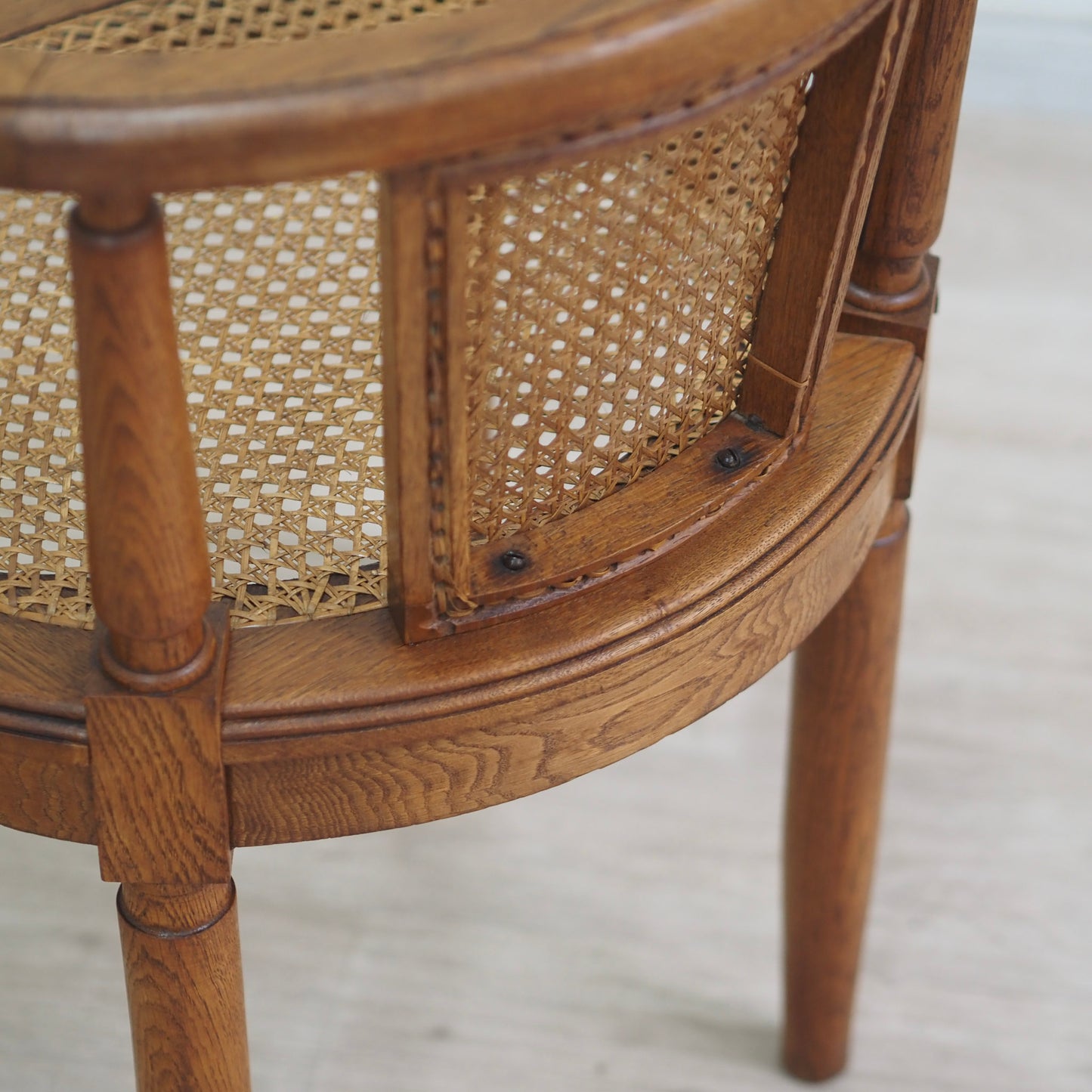 EPOCHE 1890 - Armlehnstuhl mit Wiener Geflecht, Gründerzeit Korbstuhl Herrenzimmer