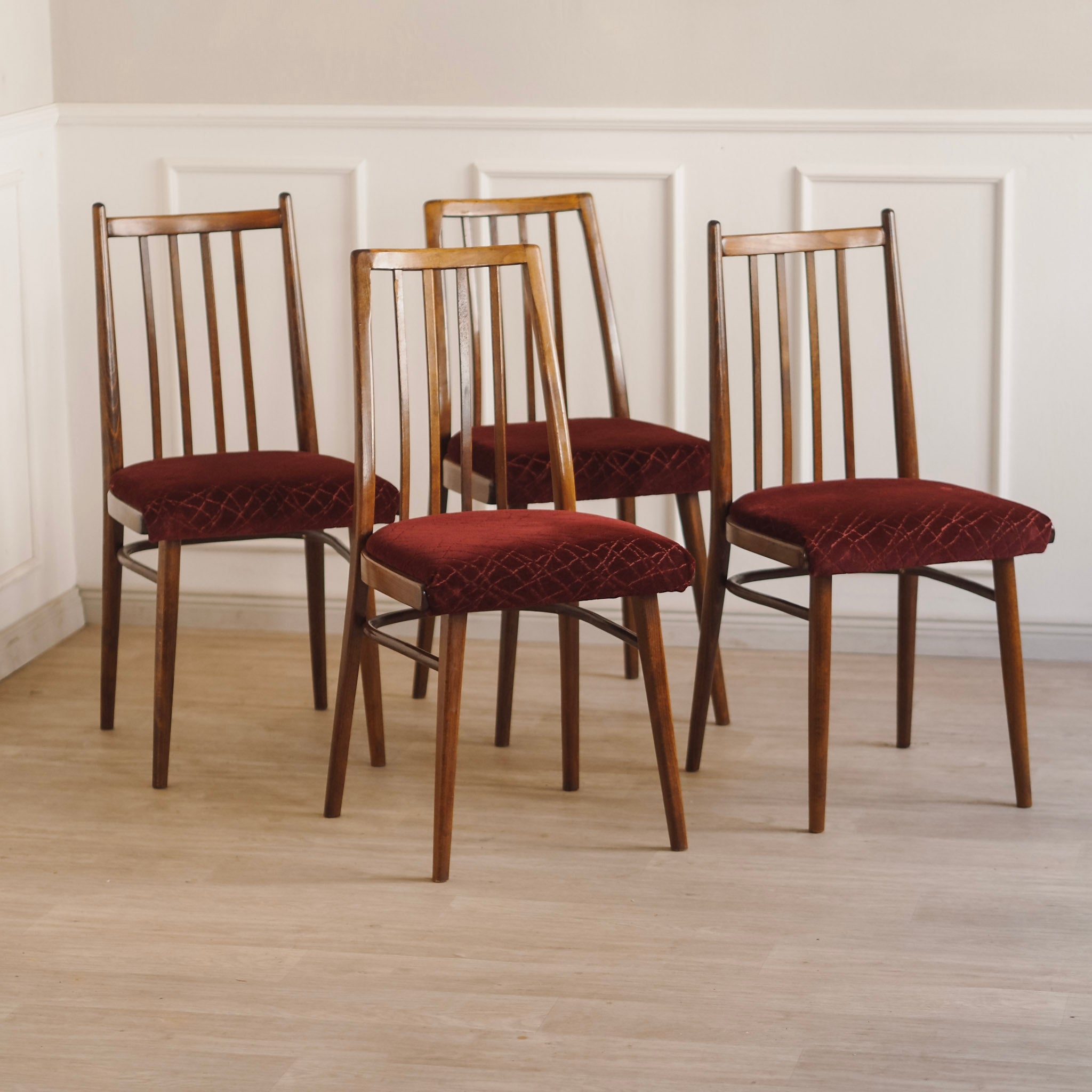 EPOCHE 1960 - Originale Midcentury Stühle, Stuhlset Weinrot