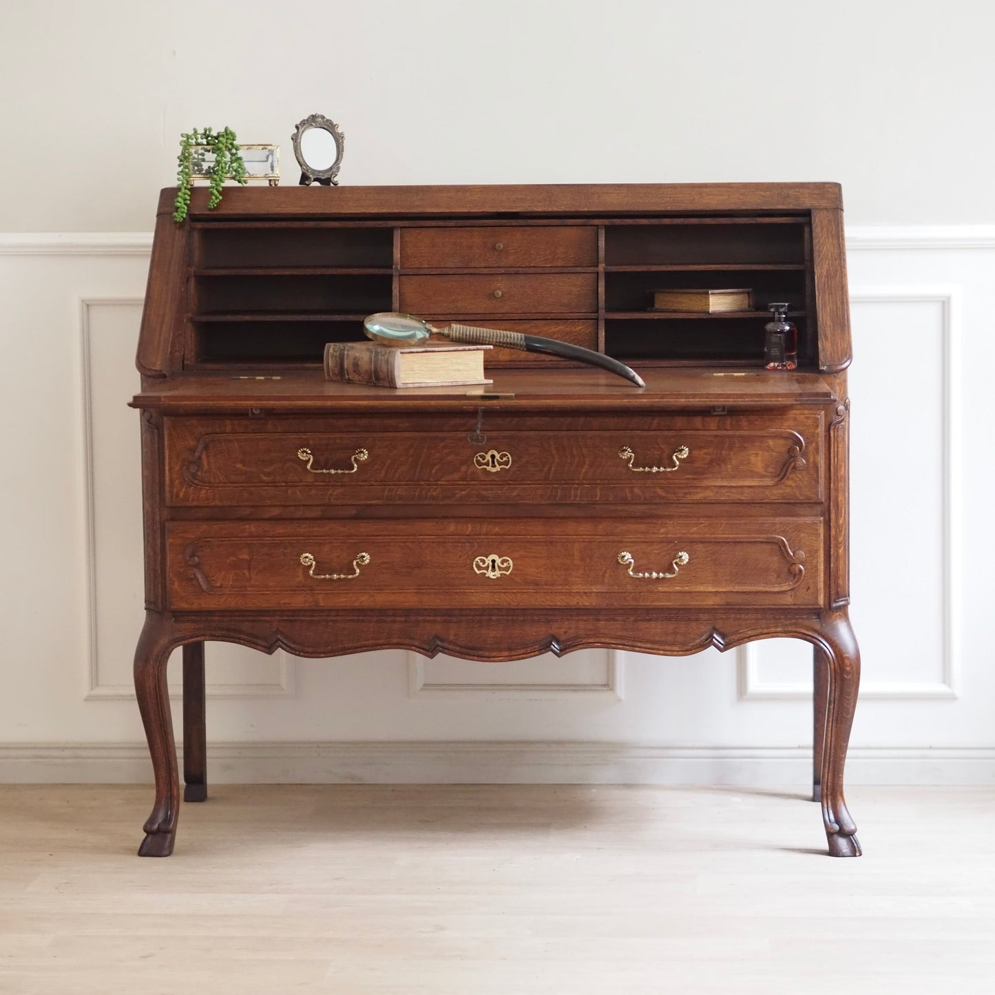 EPOCHE 1920 - Großer Sekretär im Barock-Stil aus Frankreich