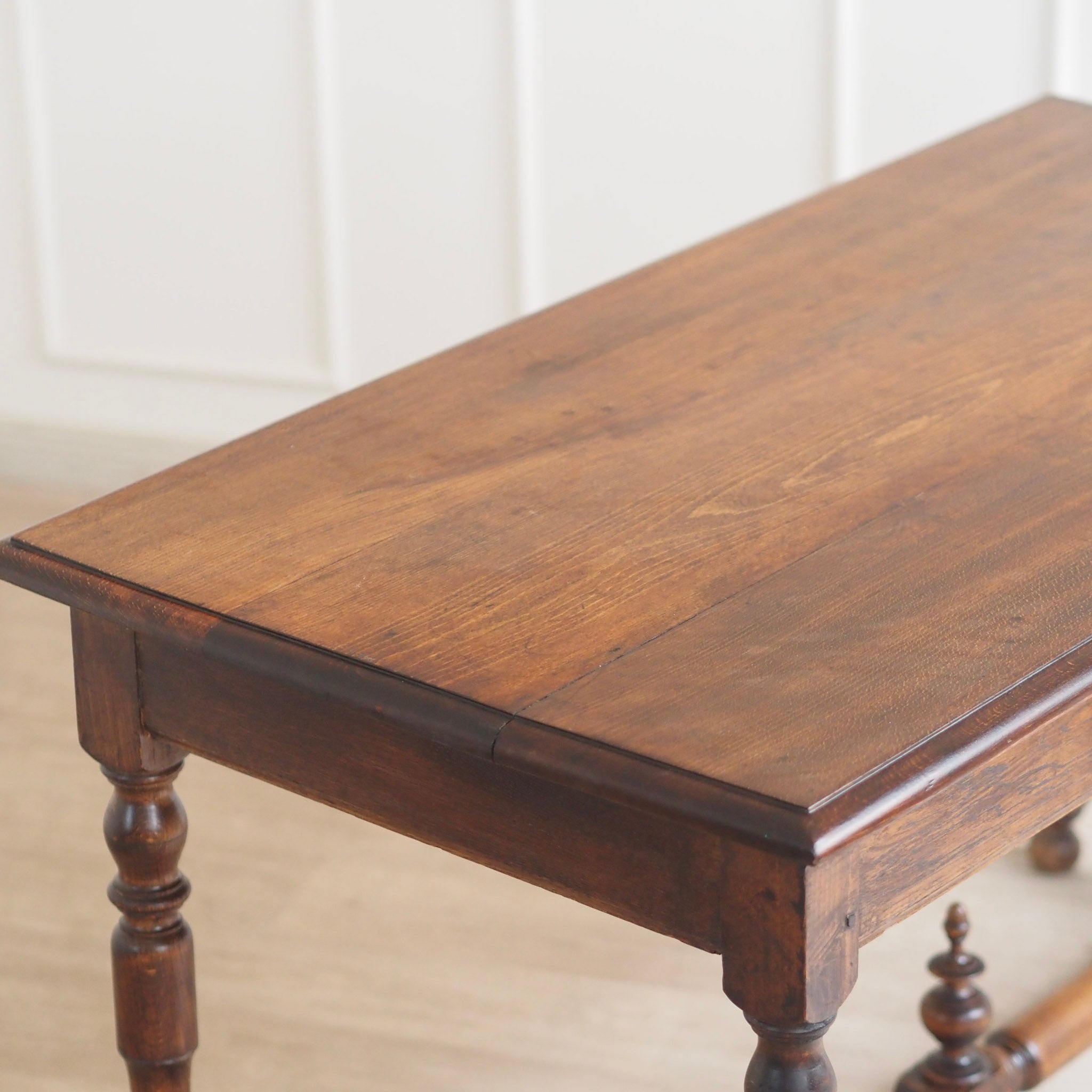 EPOCHE 1890 - Antiker Schreib- Esstisch mit gedrechseltem Gestell