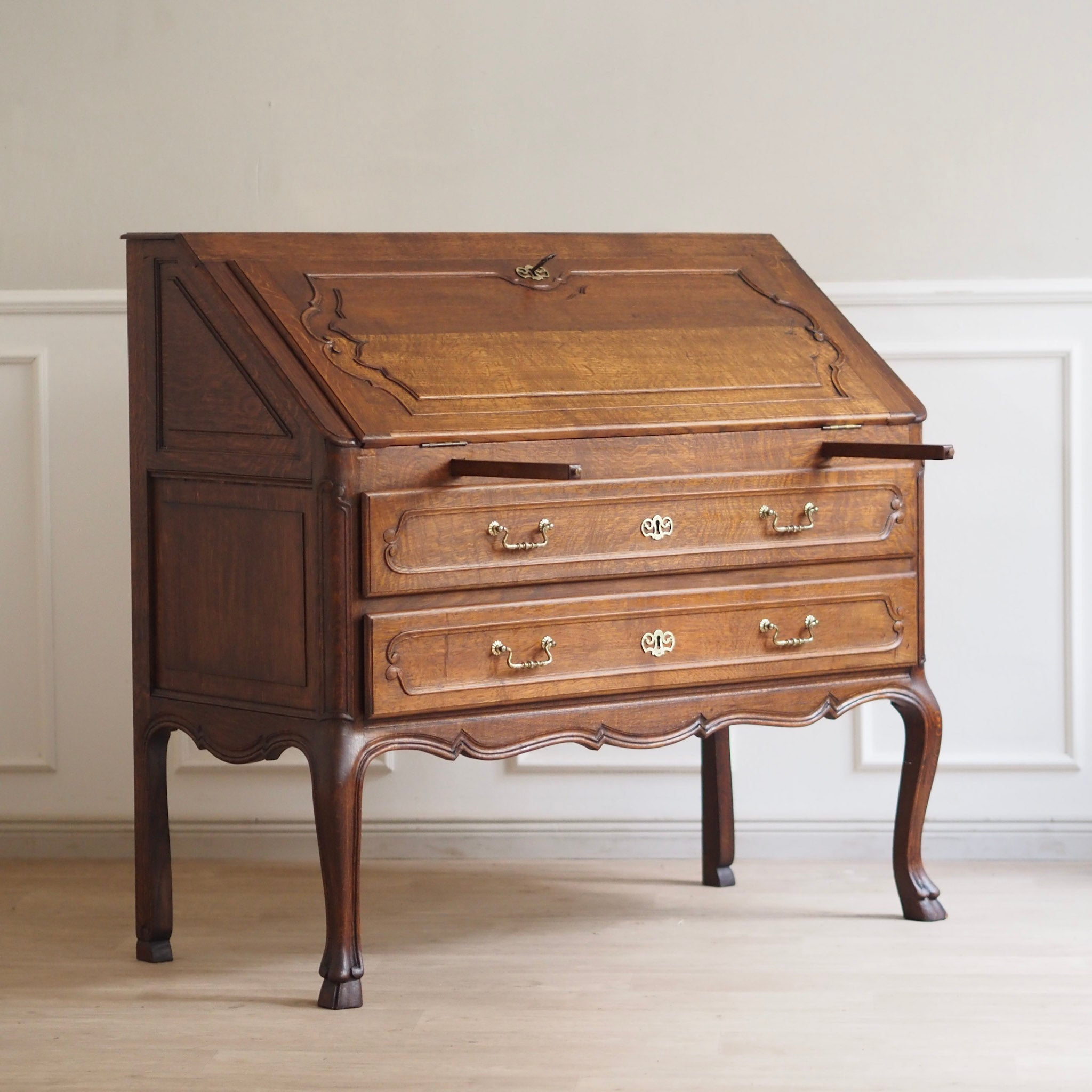 EPOCHE 1920 - Großer Sekretär im Barock-Stil aus Frankreich