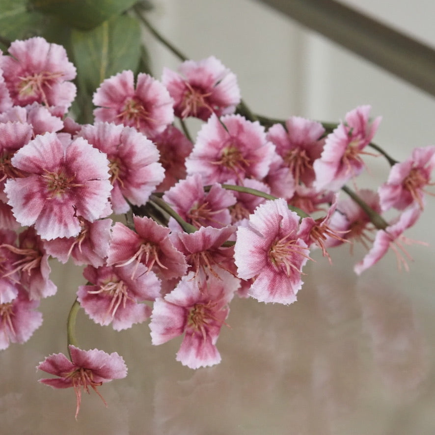 Deko-Zweig mit Blüten · Kleiner Blütenzweig in Altrosa mit textiler Blütenflora