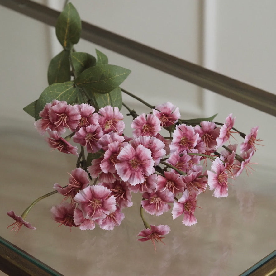 Deko-Zweig mit Blüten · Kleiner Blütenzweig in Altrosa mit textiler Blütenflora