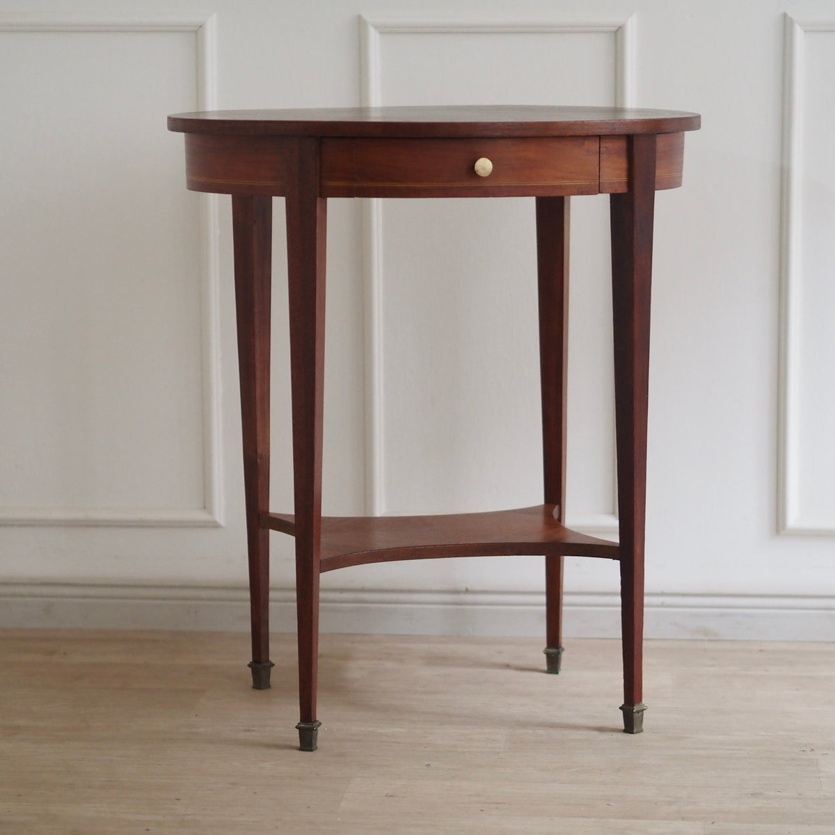 EPOCHE 1900 - Französischer Mahagoni Beistelltisch oval - Louis XVI Stil
