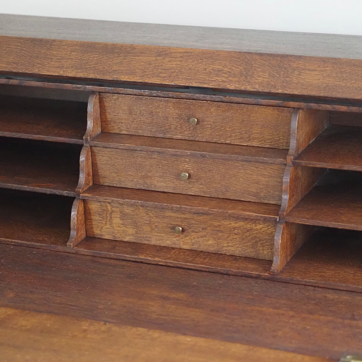 EPOCHE 1920 - Großer Sekretär im Barock-Stil aus Frankreich