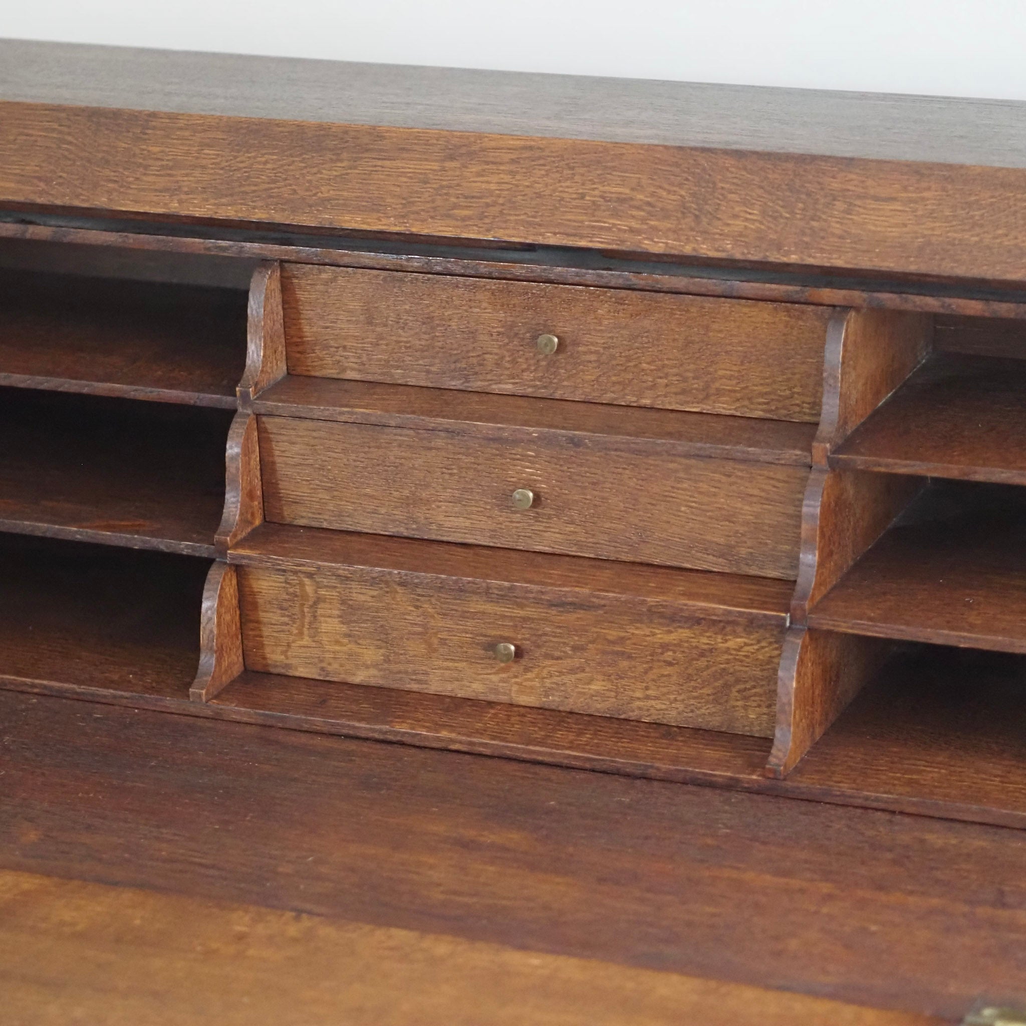 EPOCHE 1920 - Großer Sekretär im Barock-Stil aus Frankreich