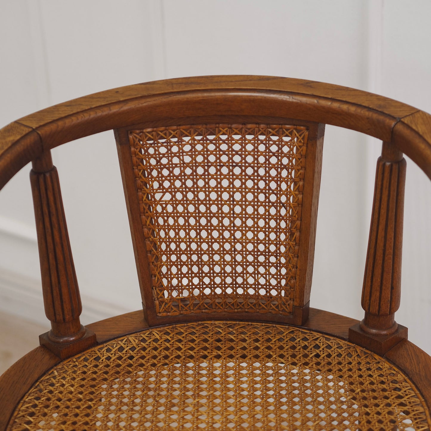 EPOCHE 1890 - Armlehnstuhl mit Wiener Geflecht, Gründerzeit Korbstuhl Herrenzimmer