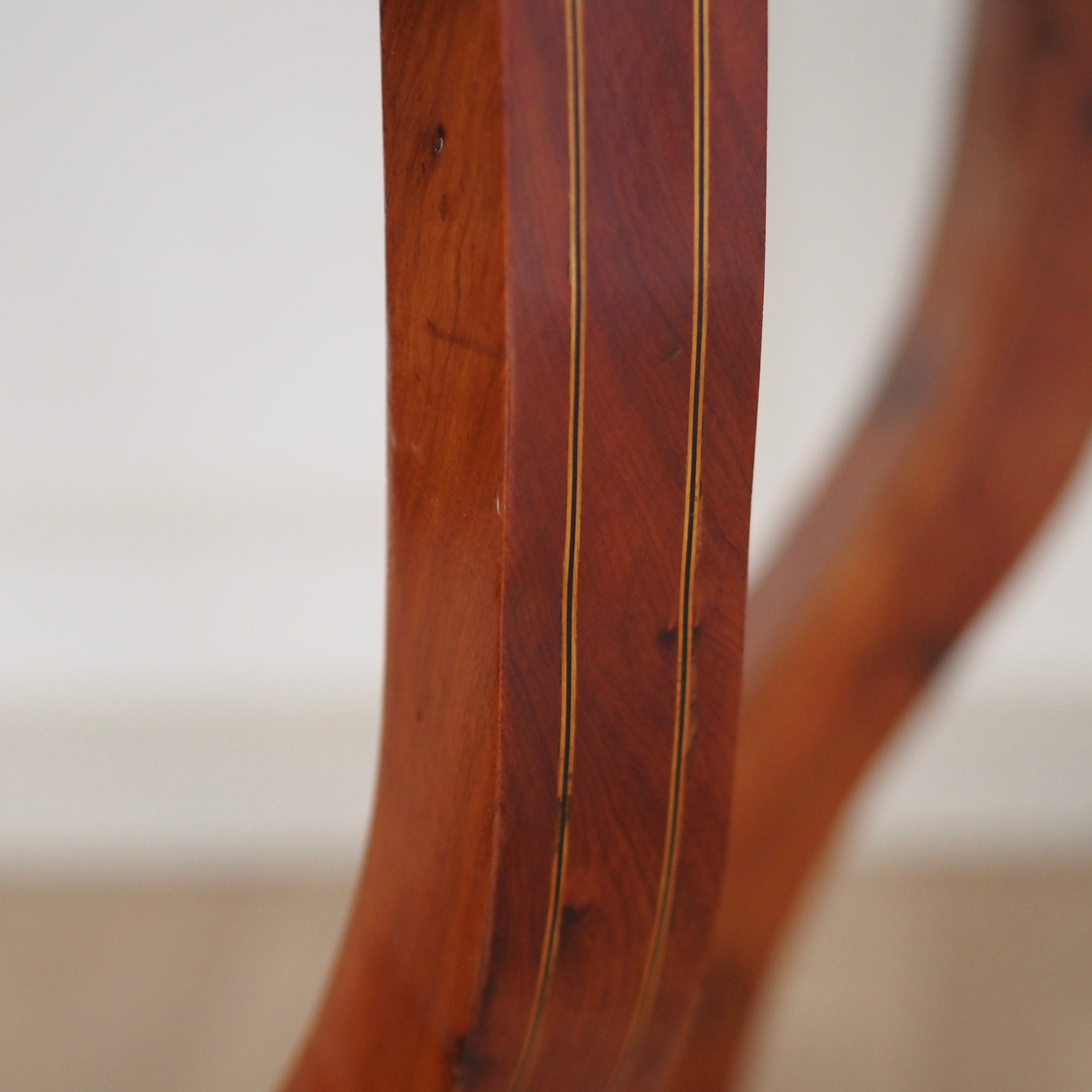 Art Déco Beistelltisch mit Sternintarsie um 1920