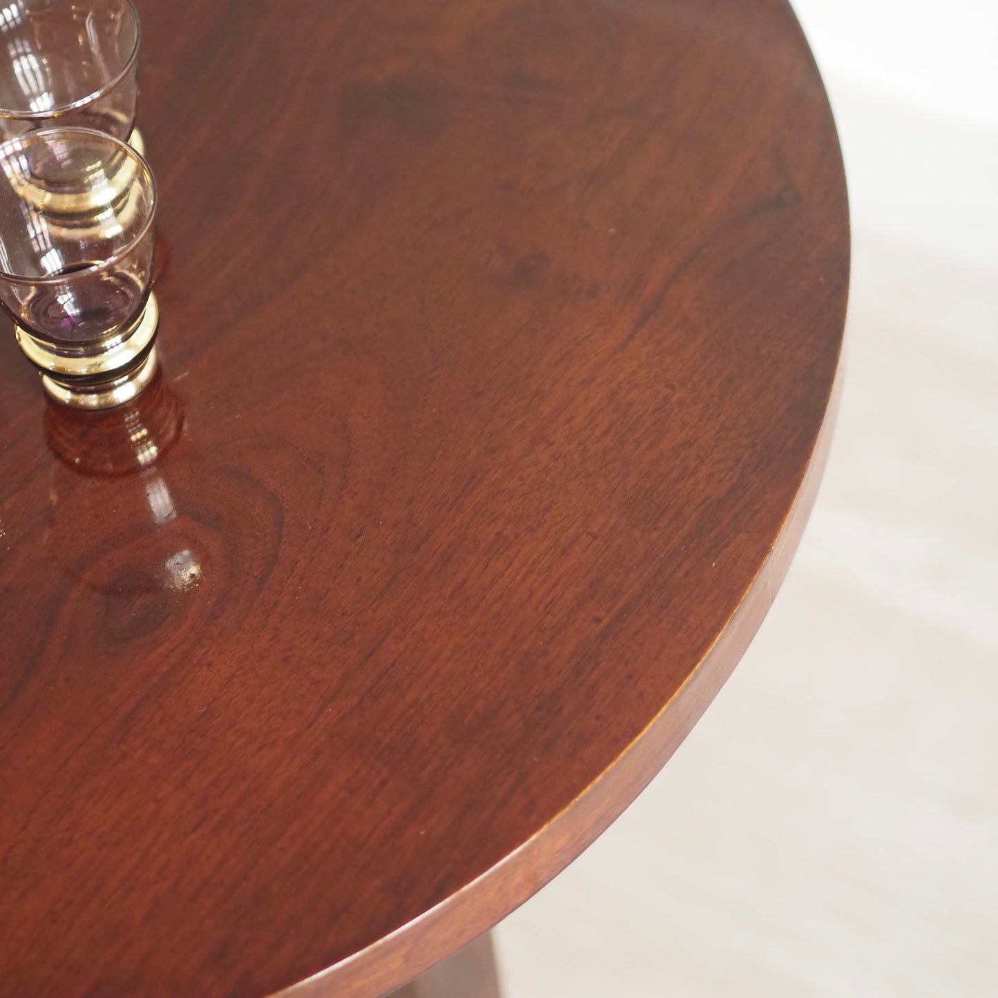 EPOCHE 1930 - Französischer Art Déco Design Beistelltisch rund mit Ablagefläche Hochglanz