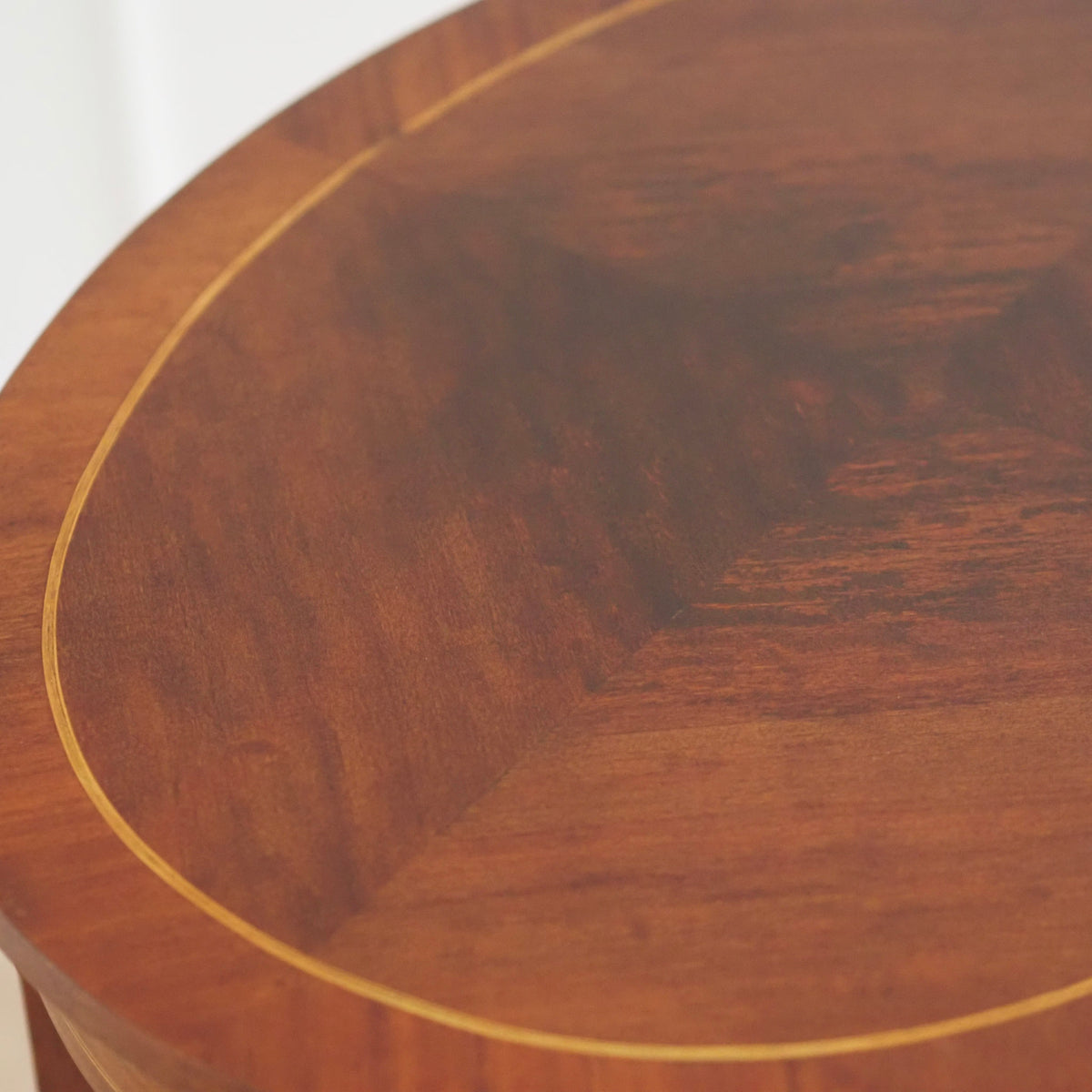 EPOCHE 1900 - Französischer Mahagoni Beistelltisch oval - Louis XVI Stil
