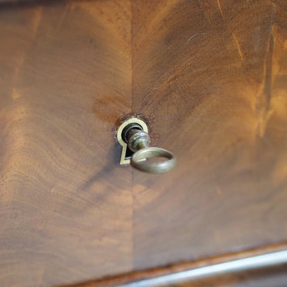 EPOCHE 1850 - Französische Kommode mit schwarzem Marmor - Louis-Philippe, Mahagoni