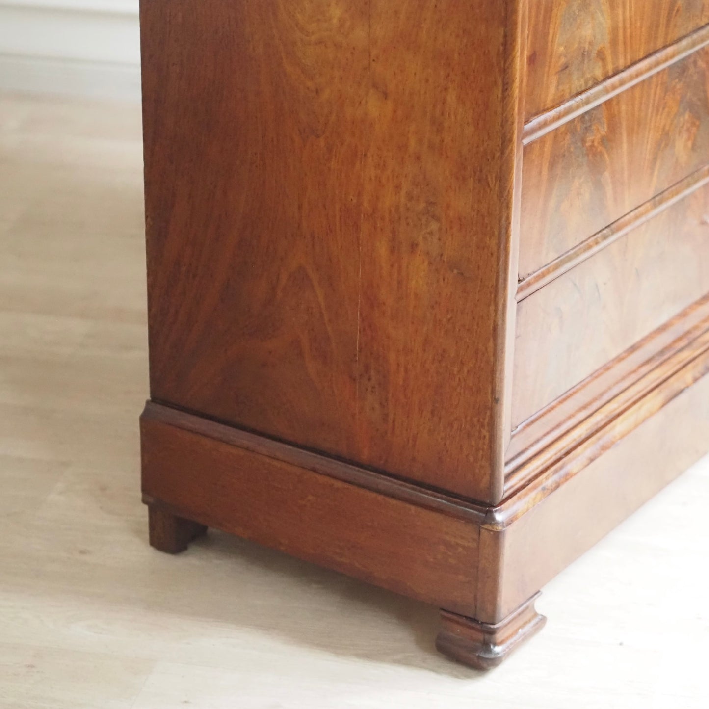 EPOCHE 1850 - Französische Kommode mit schwarzem Marmor - Louis-Philippe, Mahagoni