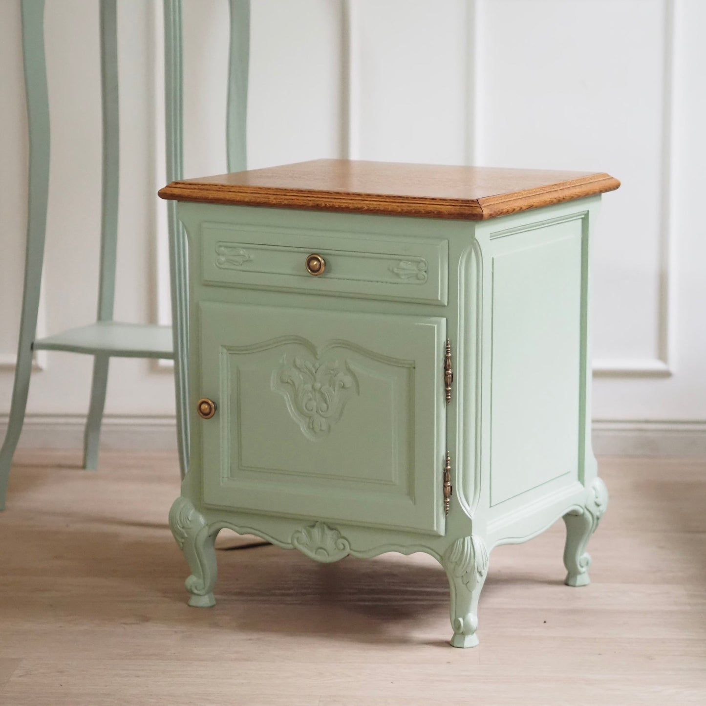 EPOCHE 1920 - Französischer Nachttisch im Landhaus Stil, Nachtschrank in mintgrün