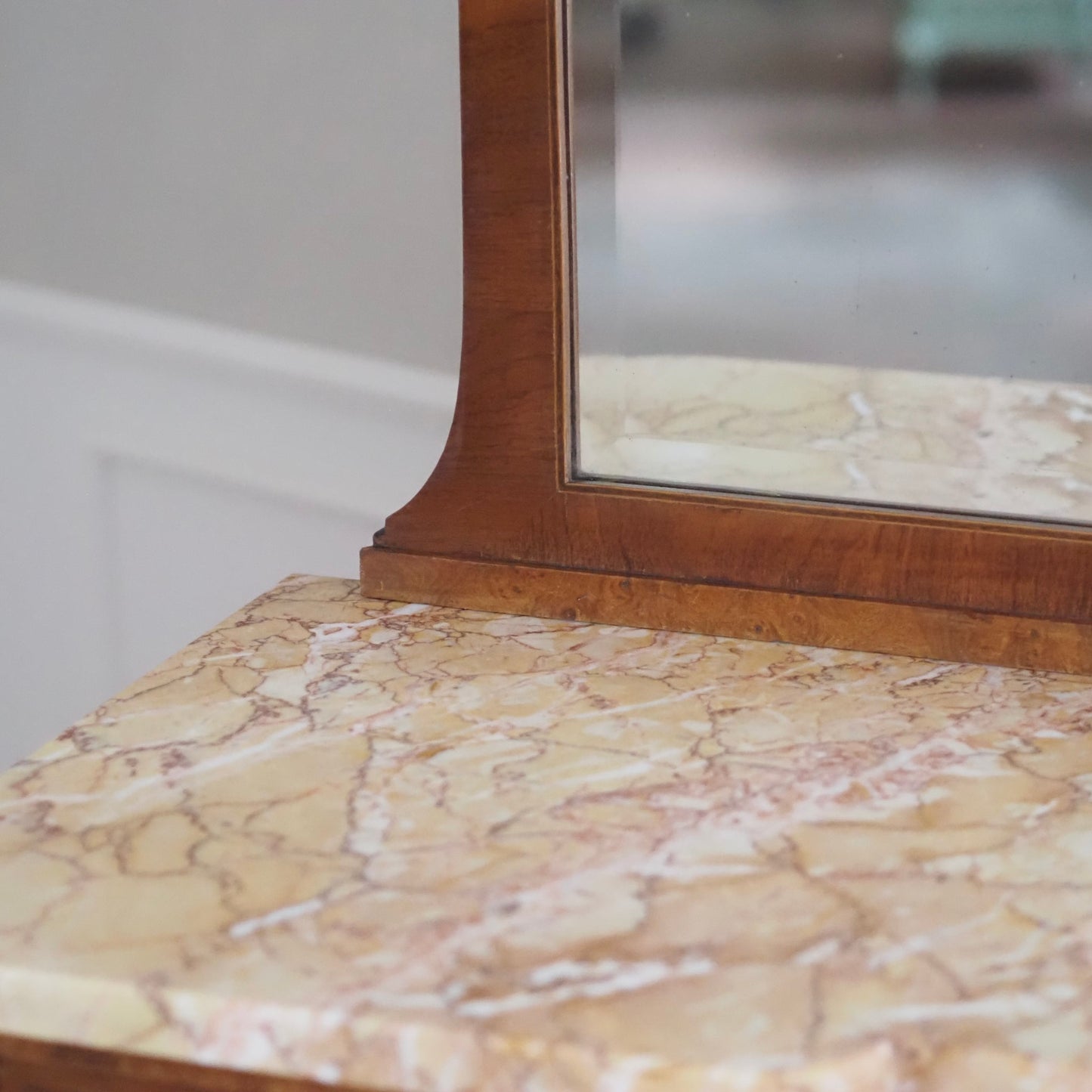 EPOCHE 1890 - Antikes Buffet mit Marmor und Spiegel, Kommode Louis Seize Stil