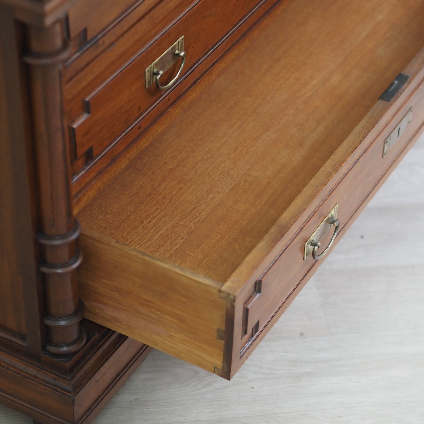 EPOCHE 1890 - Gründerzeit Kommode mit Marmor und 5 Schubladen - Nussbaum Anrichte