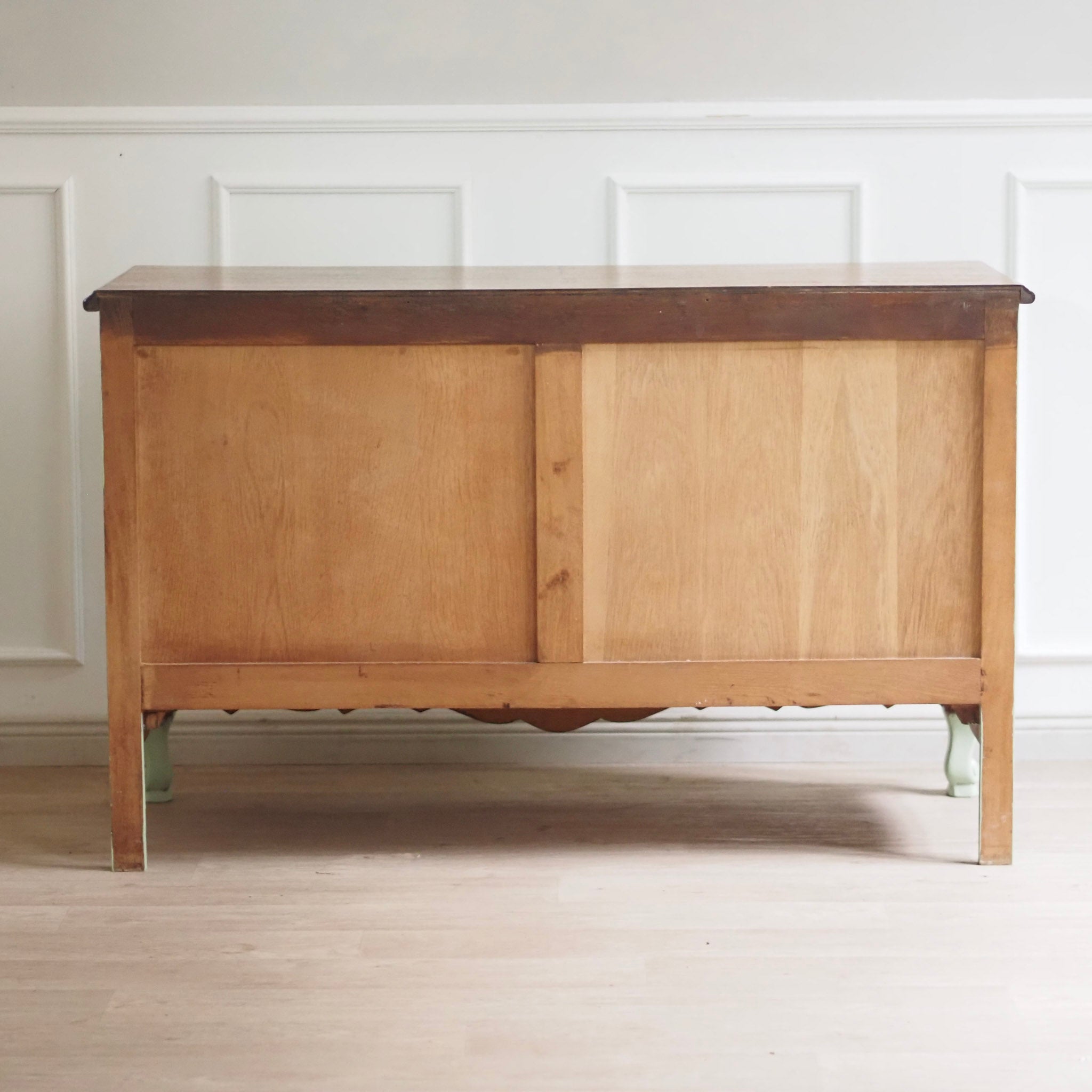 EPOCHE 1920 - Französische Landhaus Kommode patiniert in mintgrün - Louis XV Stil