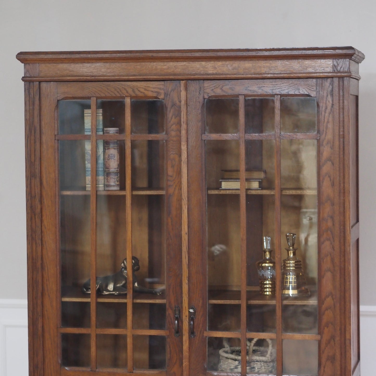 EPOCHE 1900 - Antike Gründerzeit Vitrine mit Sprossenverglasung, Bücherschrank