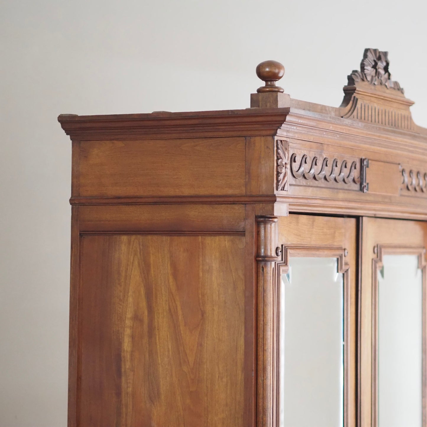 EPOCHE 1890 - Antiker französischer Spiegel-Kleiderschrank, 2-türig, Gründerzeit