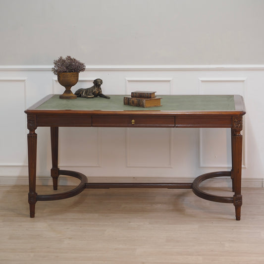 EPOCHE 1890 - Imposanter Mahagoni Schreibtisch mit grünem Leder - Louis Seize Stil