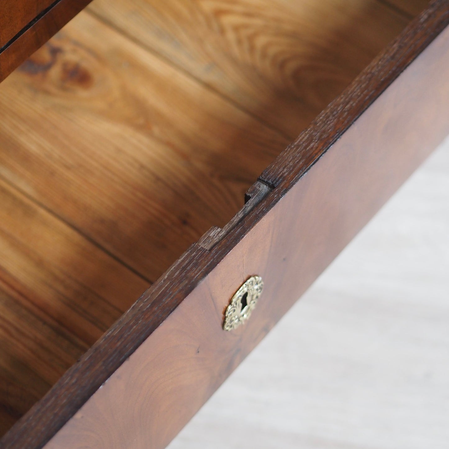 Antike Empire Biedermeier Kommode mit Marmor
