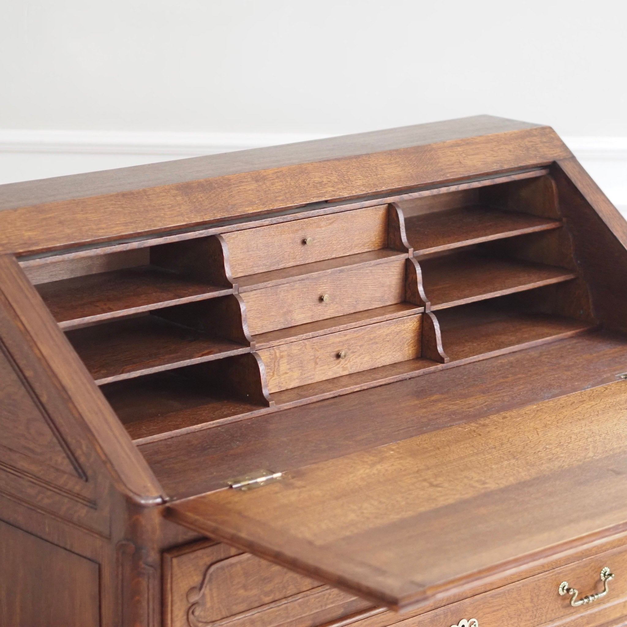 EPOCHE 1920 - Großer Sekretär im Barock-Stil aus Frankreich