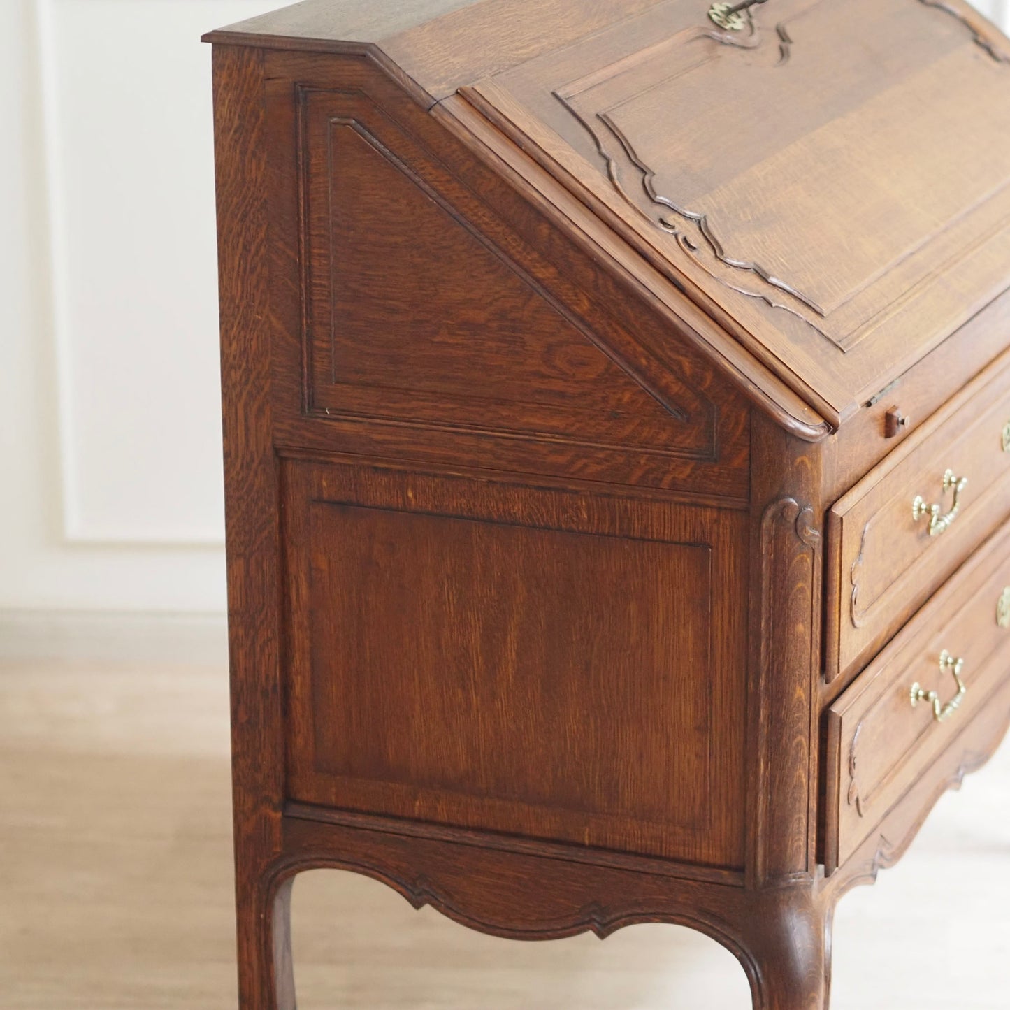 EPOCHE 1920 - Großer Sekretär im Barock-Stil aus Frankreich