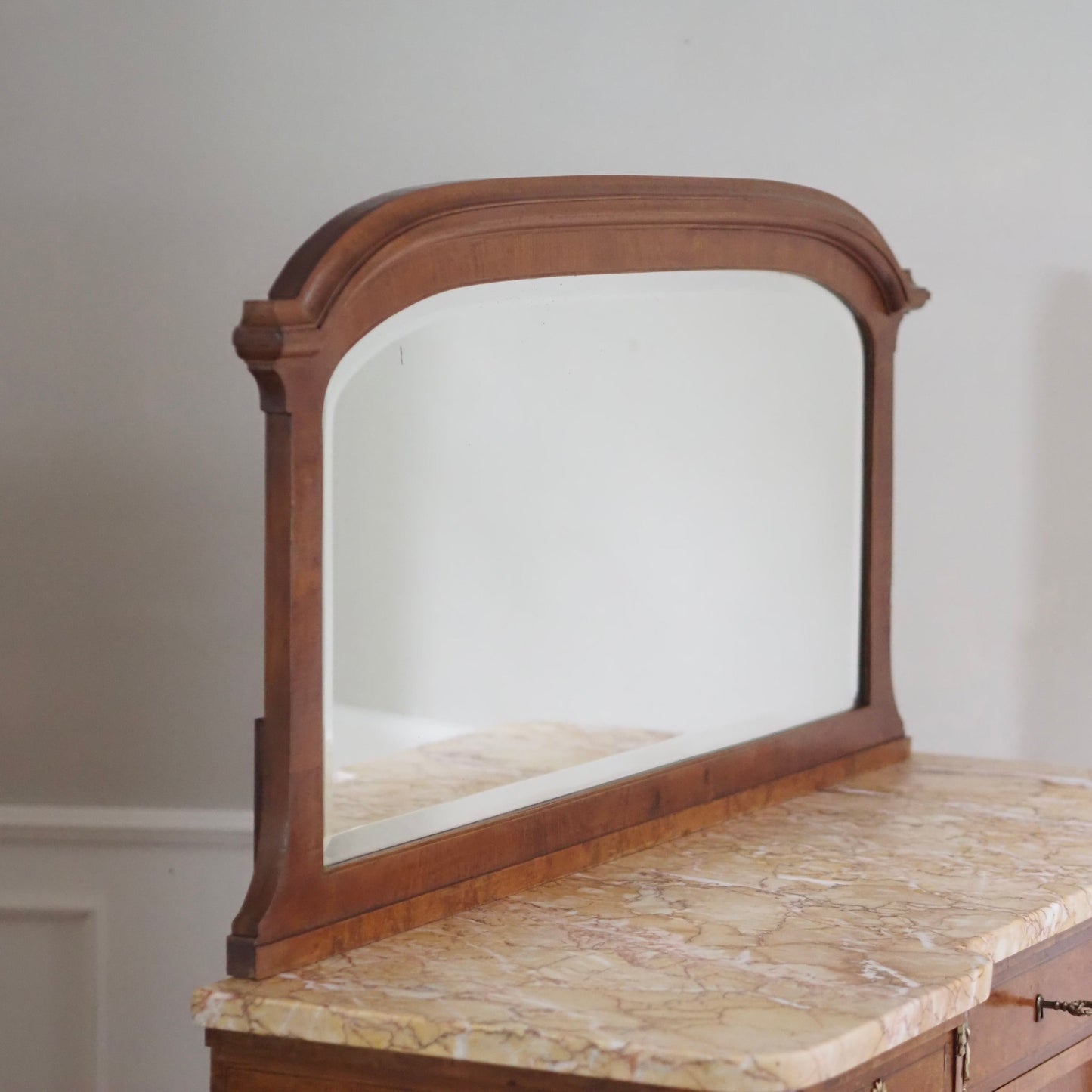 EPOCHE 1890 - Antikes Buffet mit Marmor und Spiegel, Kommode Louis Seize Stil