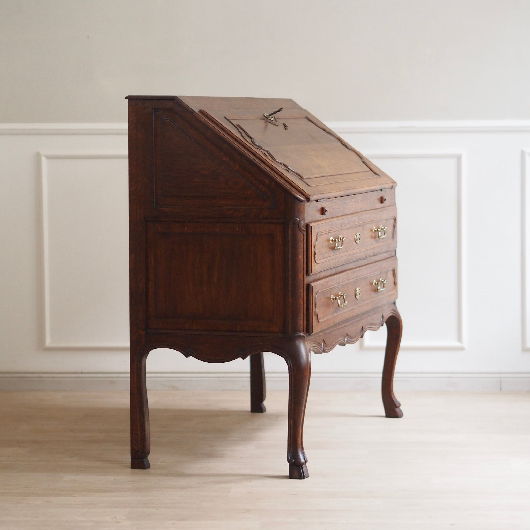 EPOCHE 1920 - Großer Sekretär im Barock-Stil aus Frankreich