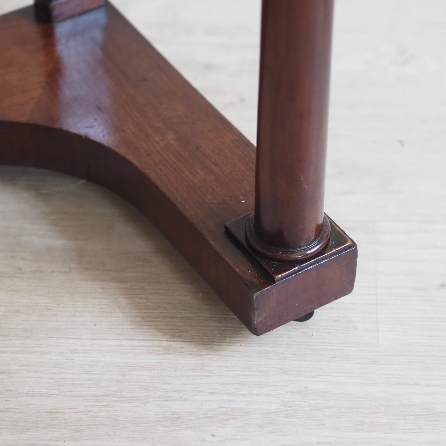 EPOCHE 1850 - Biedermeier, Empire Frisier,- Schmink- & Beistelltisch