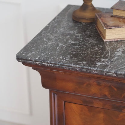 EPOCHE 1850 - Französische Kommode mit schwarzem Marmor - Louis-Philippe, Mahagoni