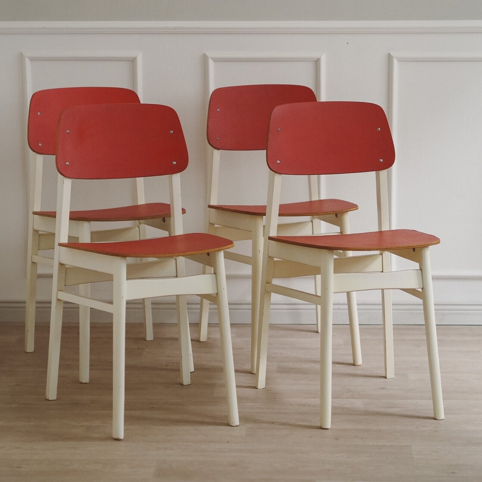 Mid Century Stühle 4er Set – Küchenstühle der 1960er Jahre
