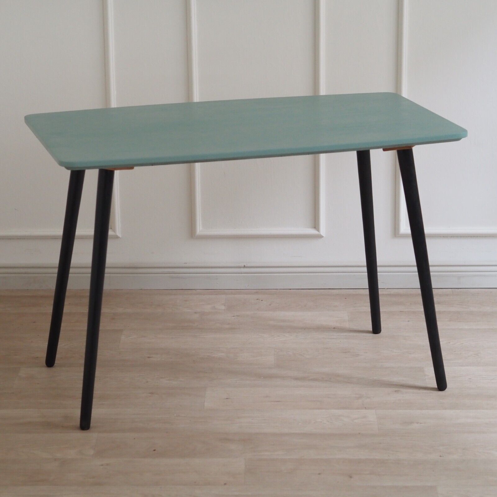 EPOCHE 1960 Beistelltisch Midcentury Design Mintgrün Sofatisch skandinavisch