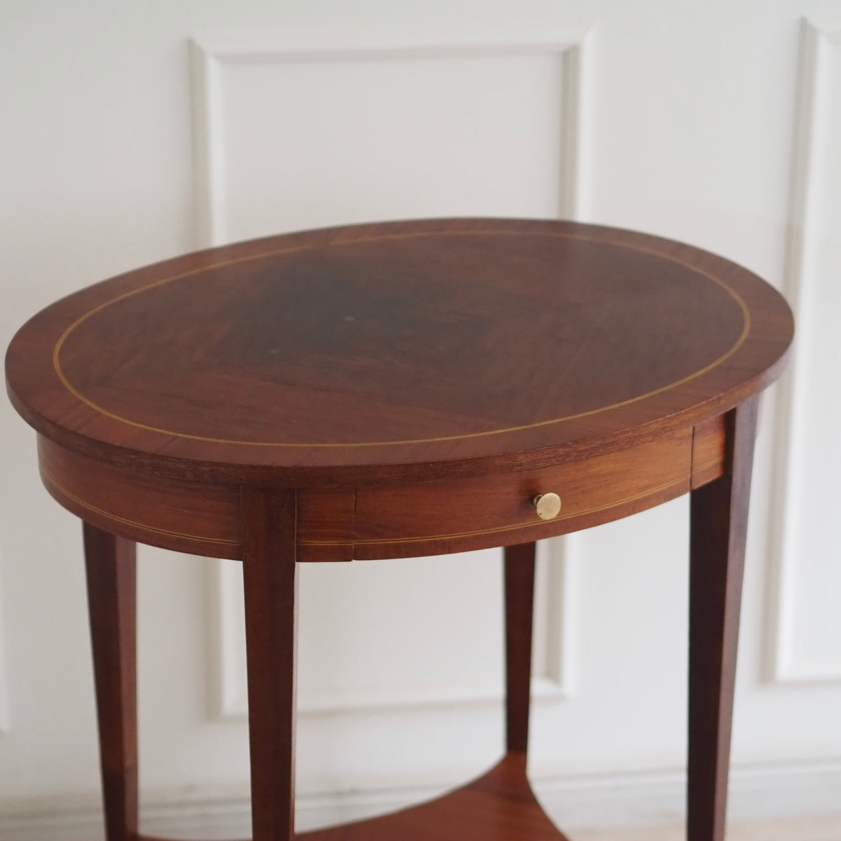 EPOCHE 1900 - Französischer Mahagoni Beistelltisch oval - Louis XVI Stil