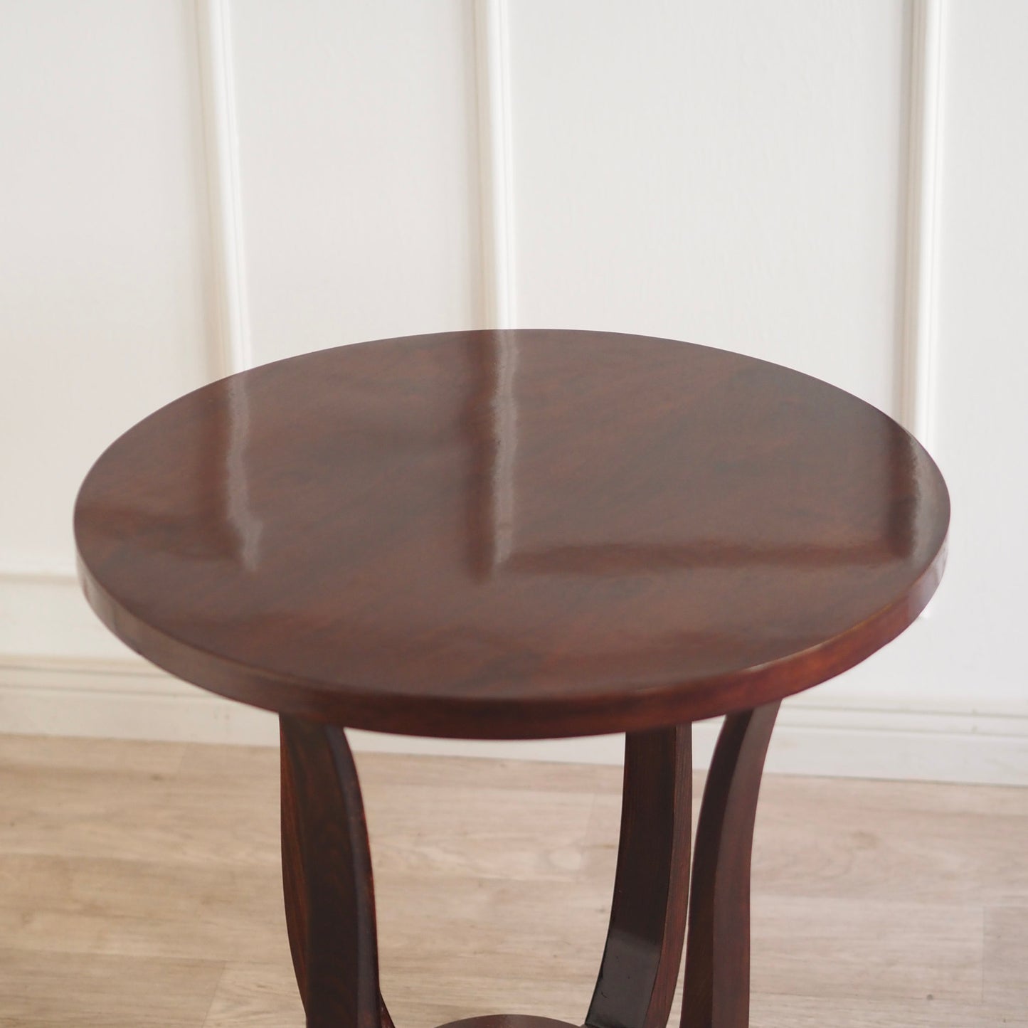 EPOCHE 1930 - Französischer Art Déco Design Beistelltisch rund mit Ablagefläche Hochglanz