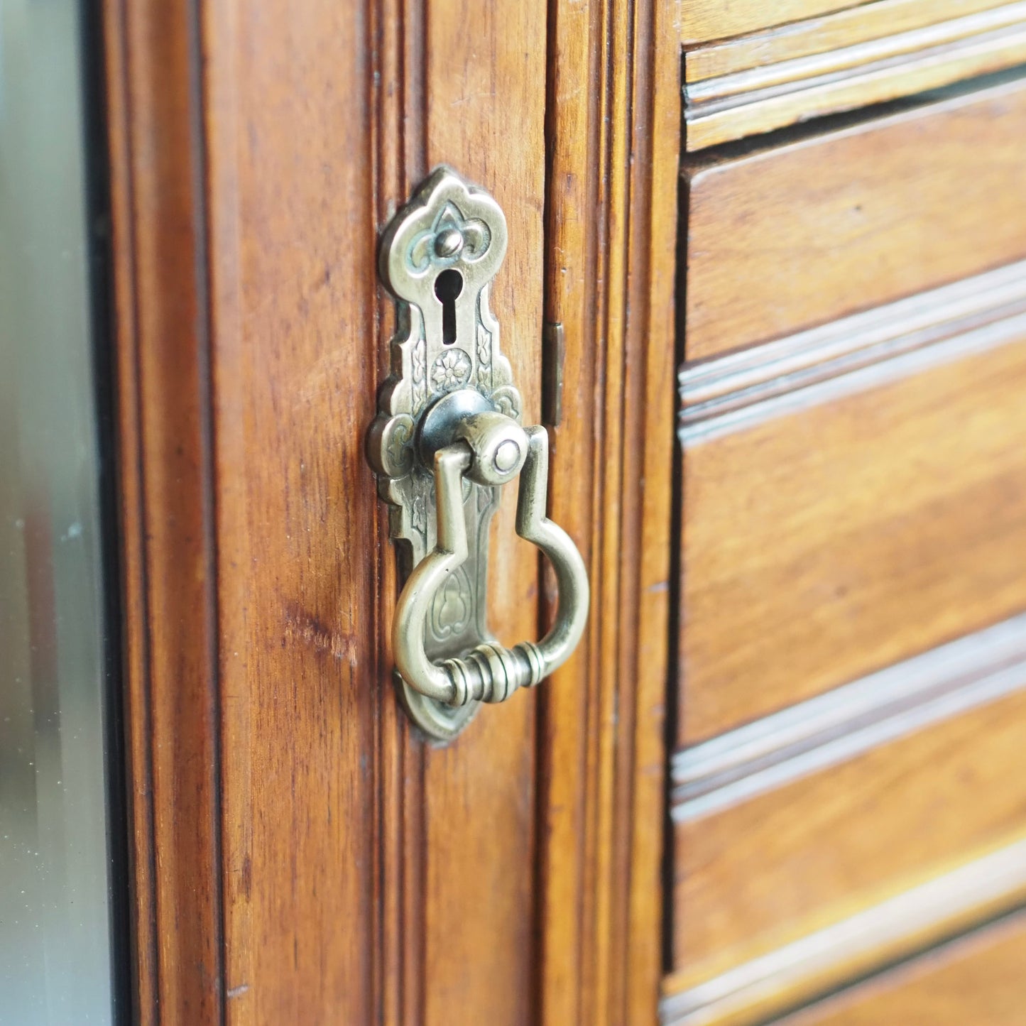 EPOCHE 1890 - Englischer Kleiderschrank mit Spiegel - Gründerzeit