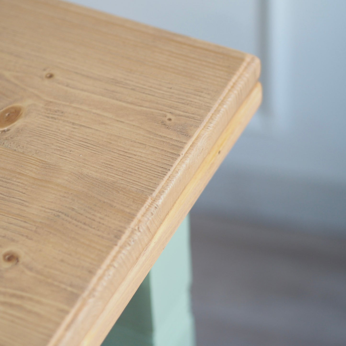 EPOCHE 1910 - Ausziehbarer Landhaus-Küchentisch in Mintgrün, Natur Vintage Esstisch