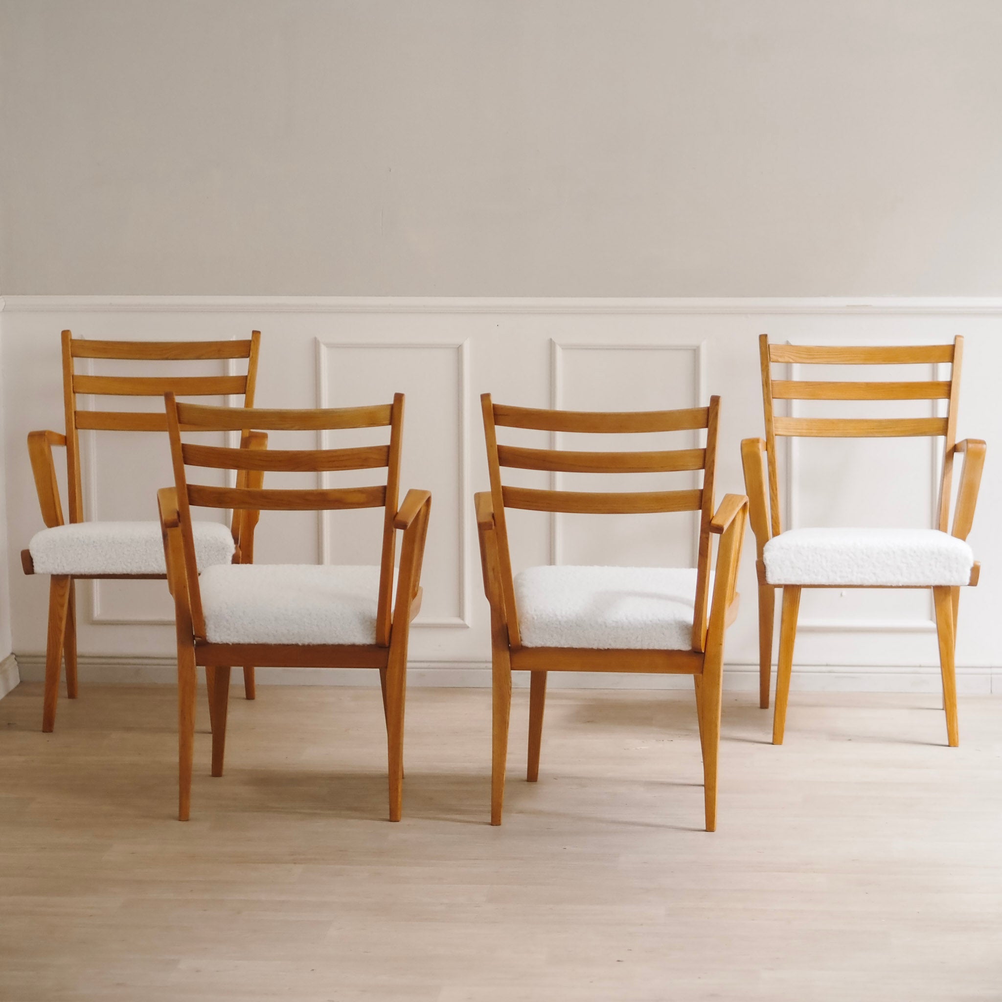 EPOCHE 1950 - 4 Armlehnstühle Mid-Century Modern Stuhl Set